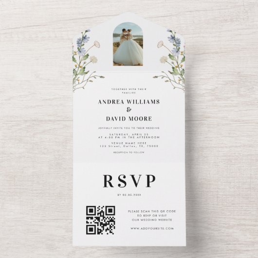 Boho Arch Foto Wildbloemen & QR Code Weddenschap All In One Uitnodiging (Binnen)