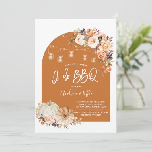 Boho Arch Herfst Pumpki BBQ Couple Shower Invitati Kaart (Staand voorkant)