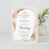 Boho arch pampas moderne huwelijksuitnodiging kaart (Staand voorkant)