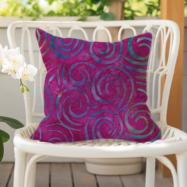 Boho Batik Magenta Paarse Wervelingen Patroon Buitenkussen (Creator heeft geüpload)