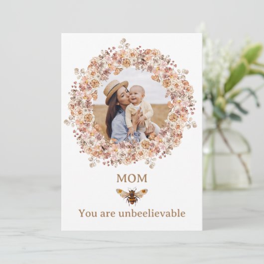 Boho Bee Waterverf Floral Custom Moederdag Feestdagenkaart (Staand voorkant)