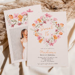 Boho beemdweilen foto Sweet 16 Kaart<br><div class="desc">kondig je aanstaande 16 Sweet-verjaardag aan met onze boho-geïnspireerde uitnodigingen, met en charmante wilde bloemen in trendy oortige tinten zoals oranje, sage-groen, donkerrood en stoffige roze op beige. Het moderne penseelscript voegt een beetje elegantie toe aan deze unieke uitnodigingen die perfect zijn voor elke boho-weide of boshand-themde viering., ideaal voor...</div>