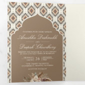 Boho Beige Ivoor Ikat Fotocollage Indiase bruiloft Drieluik Uitnodiging (Binnenzijde eerst)