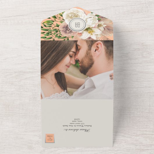 Boho Bloemen Peach Fuzz Bruiloft All In One Uitnodiging (Buitenkant)