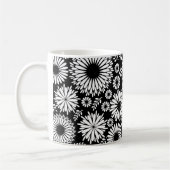 Boho bloemen Zwart-wit vectorbloempatroon Koffiemok (Links)