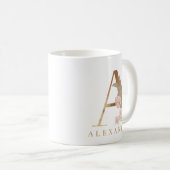 Boho bloemige gouden letter A monogram koffiemok (Voorkant rechts)