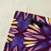 Boho Blossom: Paarse bloemenmotief Strandlaken (In situ)