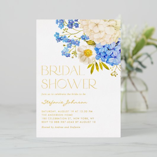 Boho Blue en White Hydrangeas Vrijgezellenfeest Folie Uitnodiging (Staand Voorkant)