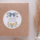 Boho Blue Yellow Ribbons Floral Wedding Favoriet Ronde Sticker<br><div class="desc">Boho en rustieke bruiloft gunst sticker met handgetekende illustratie van strikken en bloemen in blauw en geel kleuren.</div>