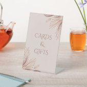 Boho Blush Pampas Grass Wedding Table Sign Reclamebord Met Voetstuk (Insitu)