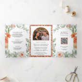 Boho Boog Aardse Bloemen QR Code Bruiloft Drieluik Uitnodiging (Binnen)