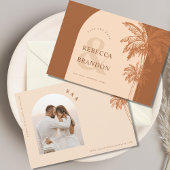 Boho boog palmboom strand foto terracotta bruiloft save the date