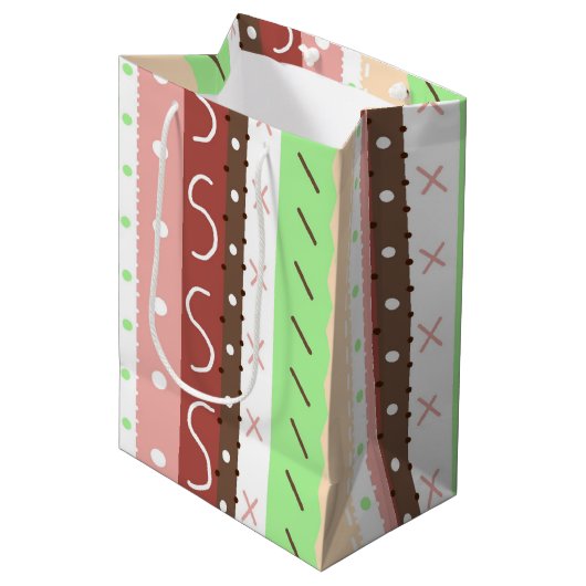 Boho Brown, Burgundy, Green en Mauve Whimsical Medium Cadeauzakje (Voorkant Gekanteld)