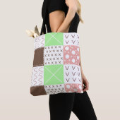 Boho Brown, Burgundy, Green en Mauve Whimsical Tote Bag (Dichtbij)