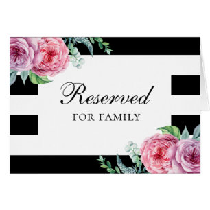 Boho bruiloft gereserveerd bord. Roze tuinvloeien