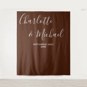 Boho Bruine Script Minimalistische Trouw Achtergro Wandkleed (Voorkant)
