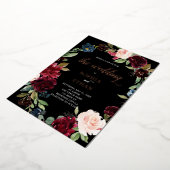 Boho Burgundy Blauwe Bloemen Script Bruiloft Folie Uitnodiging (Gedraaid)