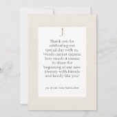 Boho Burnt Sinaasappel Bloemenboog Monogram Beige Bedankkaart (Achterkant)