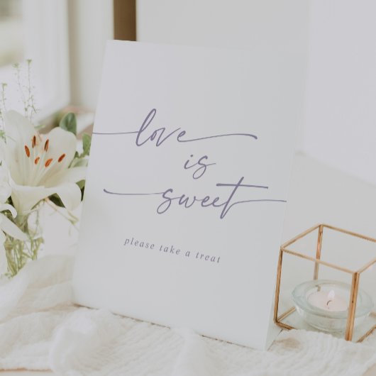 Boho Chic Dusty Paarse Liefde Is Sweet Wedding Reclamebord Met Voetstuk
