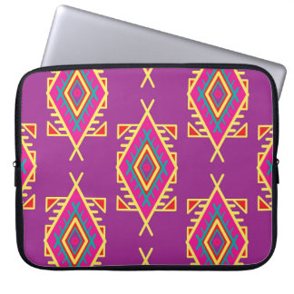 Boho Chic: Etnaadloos Ornament Laptop Sleeve