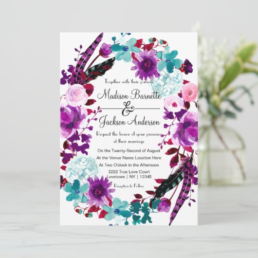 Boho Chic Floral krans Paarse bruiloft uitnodiging (Staand voorkant)