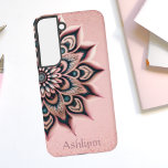 Boho Chic Gepersonaliseerde Floral Mandala Roos Go Samsung Galaxy Hoesje<br><div class="desc">Boho Chic Gepersonaliseerde Floral Mandala Roos Gold Samsung Galaxy S22 Hoesje Bringing some glitz and glamour into our bohemian vibe. Roos Gold - Blush Pink, Faux, Metallic, Glitter Hoesje .Elegant mandala geschilderd roze, blush, marineblauw en wit met donker blauwgroen accenten. Trendy design voor alle meisjes die in de boho vibe,...</div>
