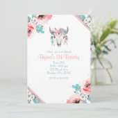 Boho Chic Koe Schedel Bloemen Verjaardagsuitnodigi Kaart (Staand voorkant)
