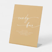 Boho Chic Modern Geel Marigold Snoep Bar Trouwen Reclamebord Met Voetstuk (Voorkant)