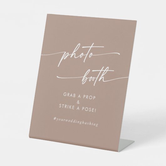 Boho Chic Neutral Taupe Trouwfotocabine Reclamebord Met Voetstuk (Voorkant)