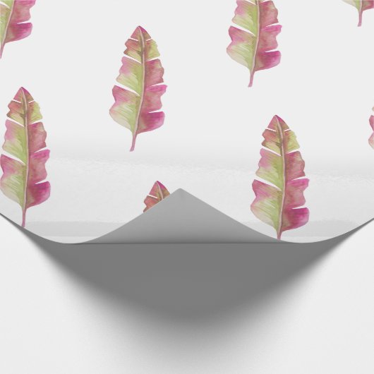Boho Chic Pink en Green Feather Wrapping paper Cadeaupapier (Hoek)