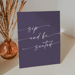 Boho Chic Plum Paarse Sip Be Seated Wedding Reclamebord Met Voetstuk