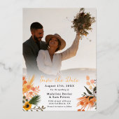 Boho chic rustige oranje zonnebloemen 2 fotobruilo folie uitnodiging (Achterkant)