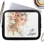 Boho Chic Waterverf Woman-laptophoes Laptop Sleeve<br><div class="desc">Laptophoes met een waterverf schilderij in bohemen stijl met een vrouw met bloemen in haar haar haar.</div>