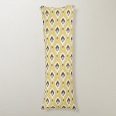 Boho chic yellow ikat tribal patroonmonogram lichaamskussen (Voorkant Verticaal)