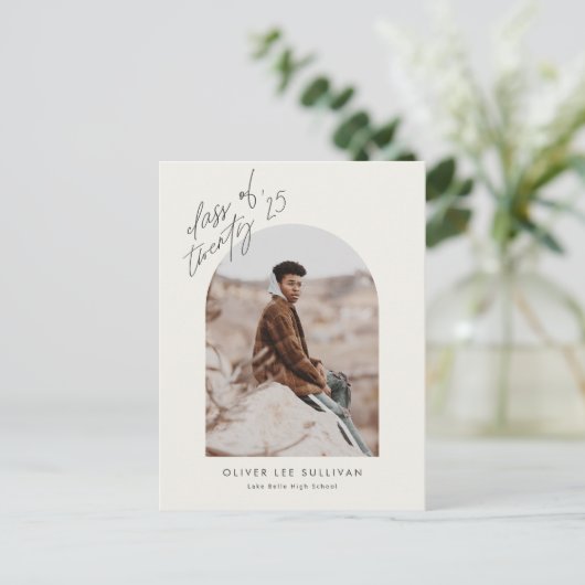 Boho Class of 2025 Arch Photo Afstuderen Uitnodiging Briefkaart (Staand voorkant)
