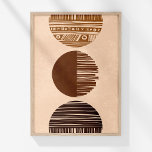 Boho Coffee Bruin Beige Abstracte Tribal Wall Art Poster<br><div class="desc">Voeg een vleugje bohemian verfijning toe aan uw decor met de "Boho Coffee Brown Beige Abstracte Tribal Wall Art". Dit fascinerende kunstwerk heeft drie cirkelvormige tribale patronen, elk weergegeven in een aparte aardse toon, geplaatst tegen een zachte zand-beige achtergrond. De onderste cirkel toont een rijke koffiebruine, de middelste is in...</div>