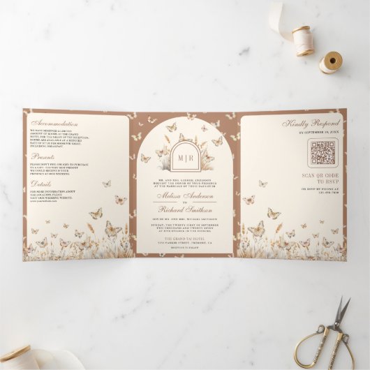 Boho Cream Beige Wildflower Butterfly Boog Huwelij Drieluik Uitnodiging (Binnen)