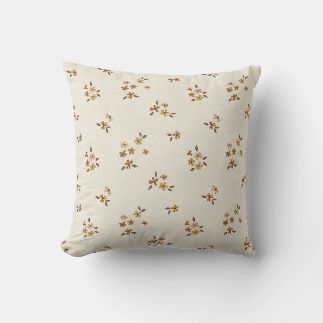 Boho Dainty Floral Flowers op Cream Kussen (Voorkant)