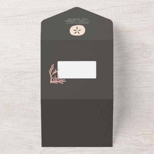 Boho Dark Beach Seashell bruiloft QR RSVP All In One Uitnodiging (Buitenkant)