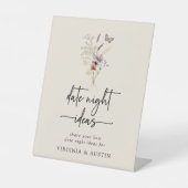 Boho Date Night Sign. Reclamebord Met Voetstuk (Voorkant)