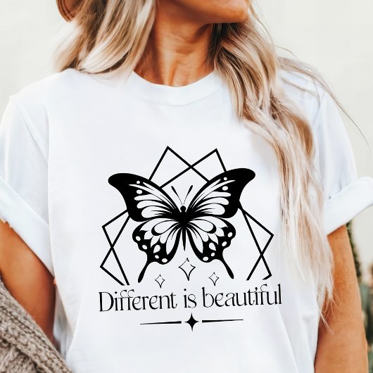 Boho Different is een prachtige zwarte vlinder Tri-Blend Shirt