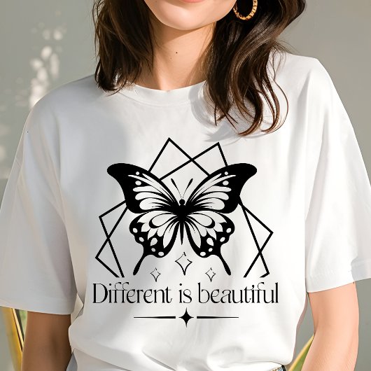 Boho Different is een prachtige zwarte vlinder Tri-Blend Shirt