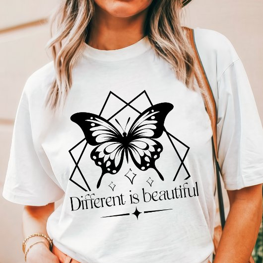 Boho Different is een prachtige zwarte vlinder Tri-Blend Shirt