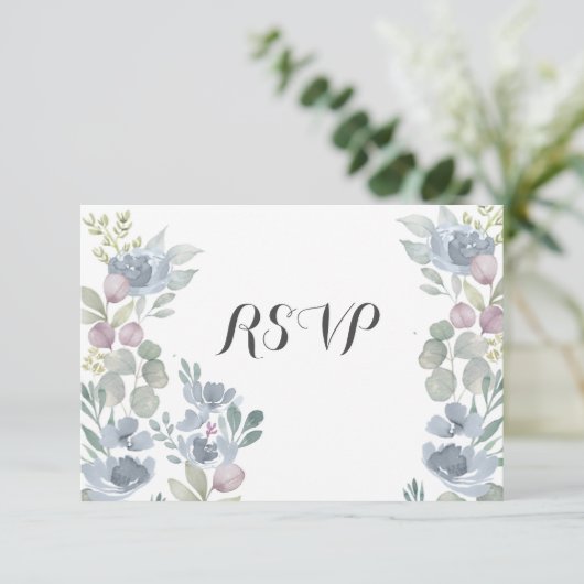 Boho Dusty Blauw Bloemen Eucalyptus Bruiloft RSVP (Staand voorkant)