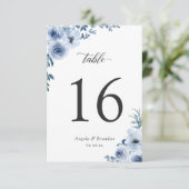 Boho Dusty Blue Floral Wedding Table Number Kaart (Staand voorkant)