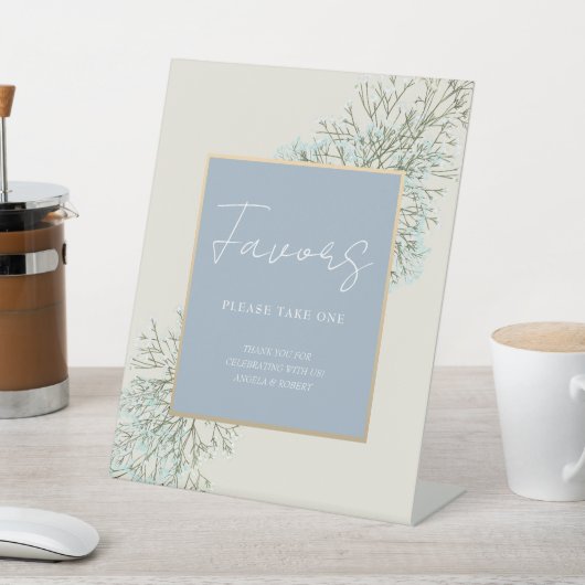 Boho Dusty Blue Wedding Favors Reclamebord Met Voetstuk (Insitu)