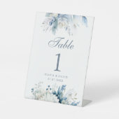 Boho Dusty Blue Wildflowers Trouwtafel nummer Reclamebord Met Voetstuk (Voorkant)