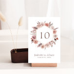 Boho Dusty Roze Gedroogde Bloemen Krans Bruiloft Kaart<br><div class="desc">Introductie van onze Boho Dusty Pink Dried Flowers, Pampas Grass, Floral Wreath Wedding Table Number, een betoverende ode aan bohemien romance en rustieke elegantie. Dit tafelnummer, versierd met delicate gedroogde bloemen en grillig pampasgras, legt de essentie van de herfst vast in zijn stoffige roze tinten en bloemenkrans-motief, perfect voor koppels...</div>