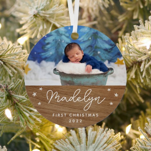 Boho Faux Wood Baby's eerste kerstfoto Metalen Ornament (Insitu)