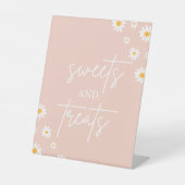 Boho Floral Daisy Groovy Birthday Sweets & Trees Reclamebord Met Voetstuk (Voorkant)